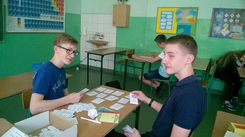 „Graj w domino” – chemiczne gry interaktywne